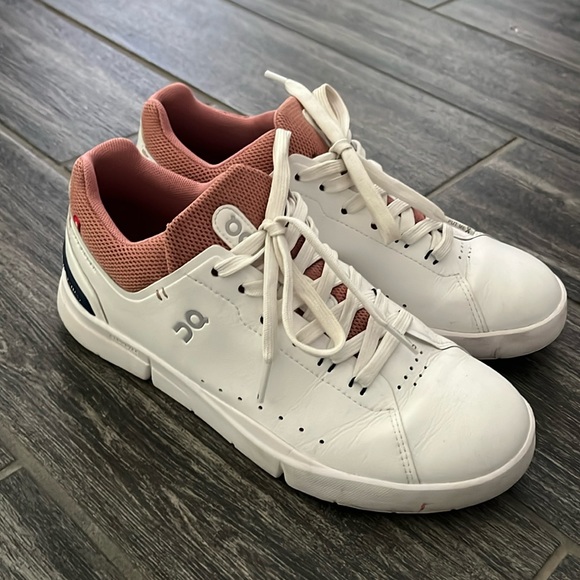 On Running Shoes - 7.5 the Roger’s by ON